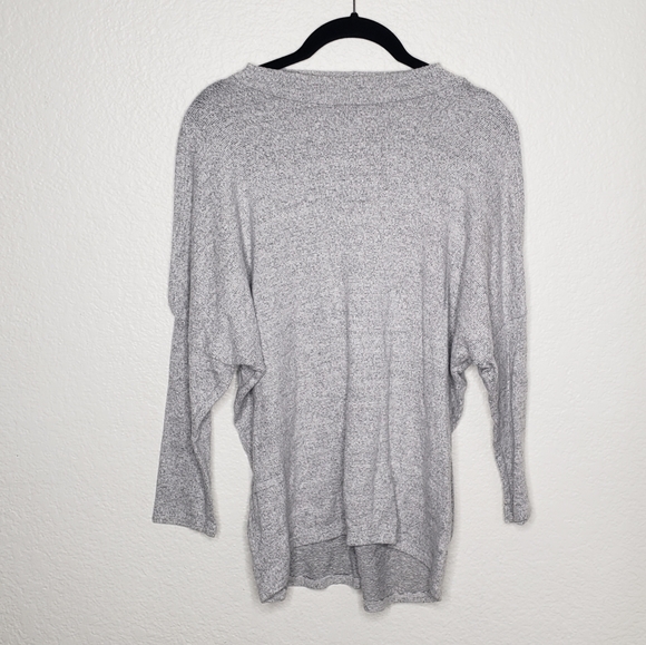 Acemi Tops - ❌SOLD❌ Acemi Gray Cold Shoulder Top